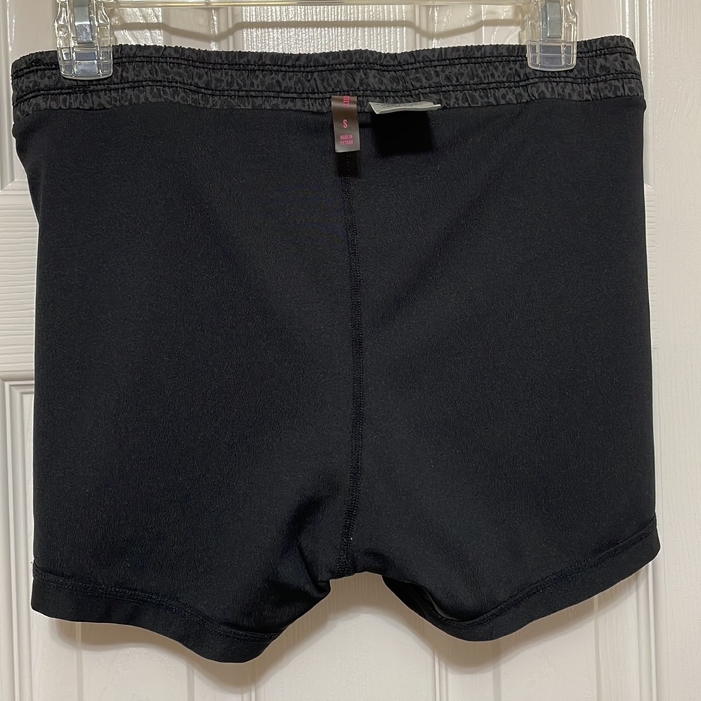 Juicy Couture Women's Perforated Run Short Size Small - Picture 8 of 8